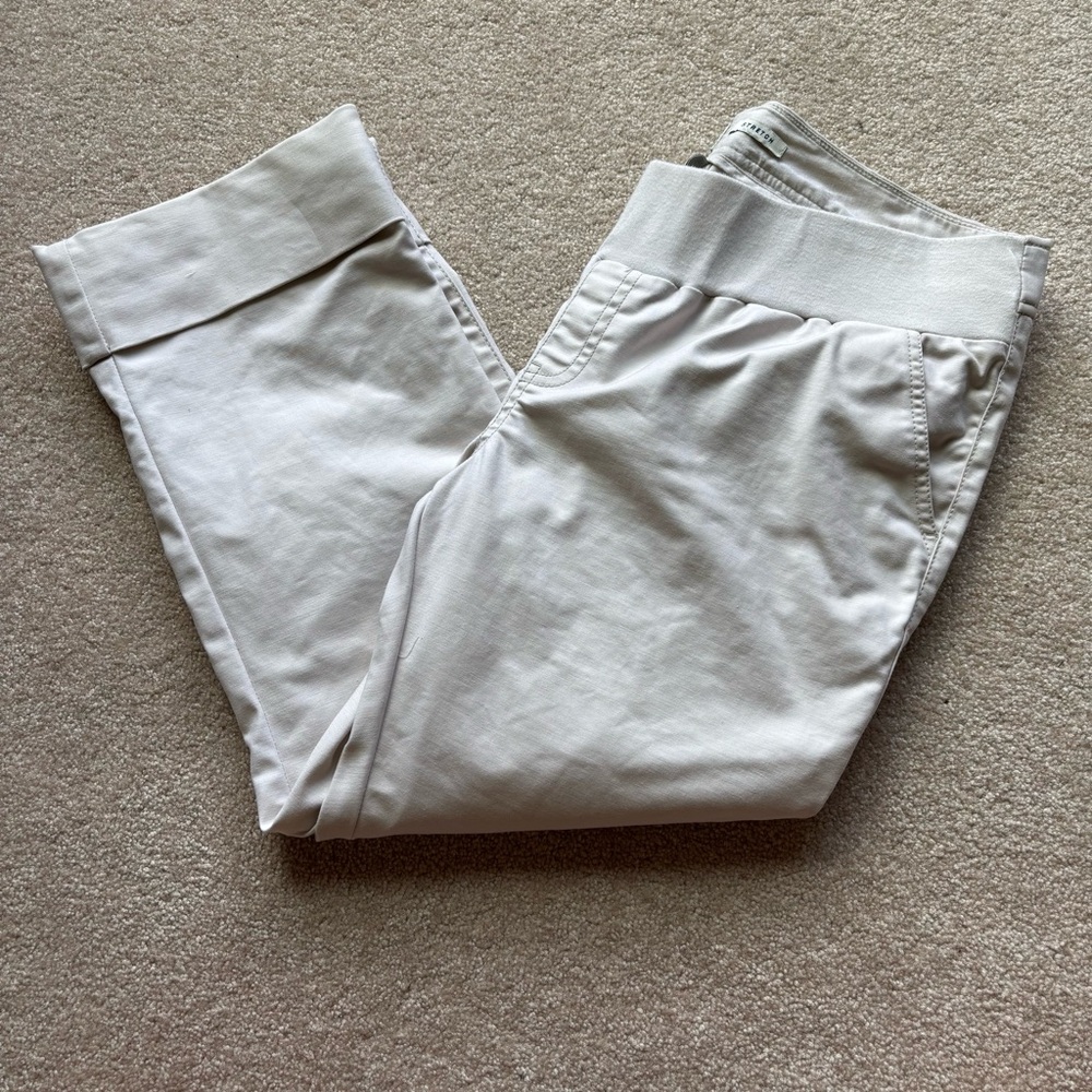 Maternity capri pants